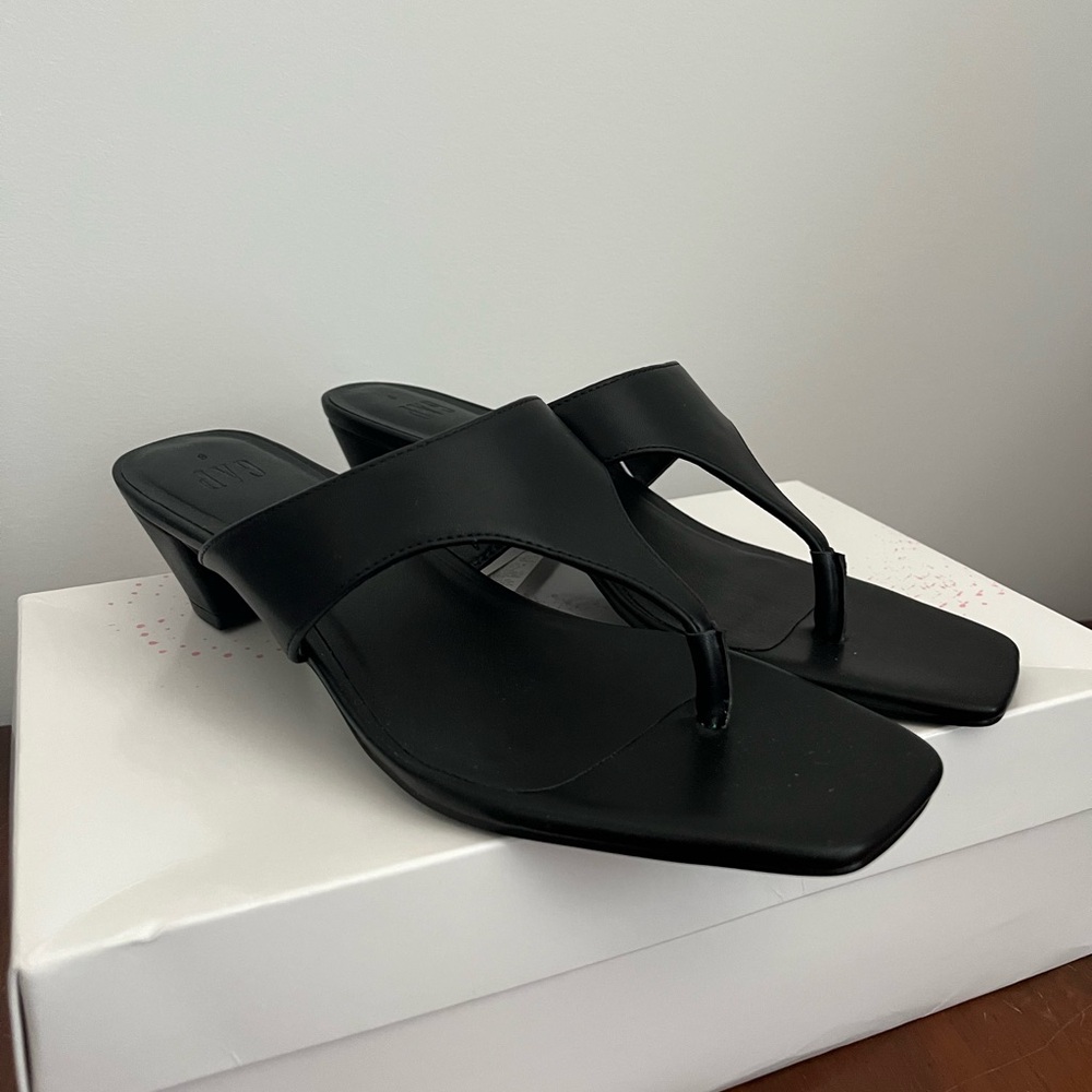 Gap Block Heel Sandals in Black, Size 9- BRAND NEW
